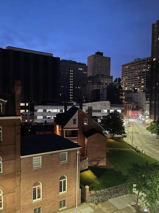 Cozy, High Rise, Large Studio Facing Downtown . Lejlighed Baltimore Eksteriør billede
